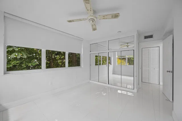 In-Town Palm Beach Unit 2010 photo 9