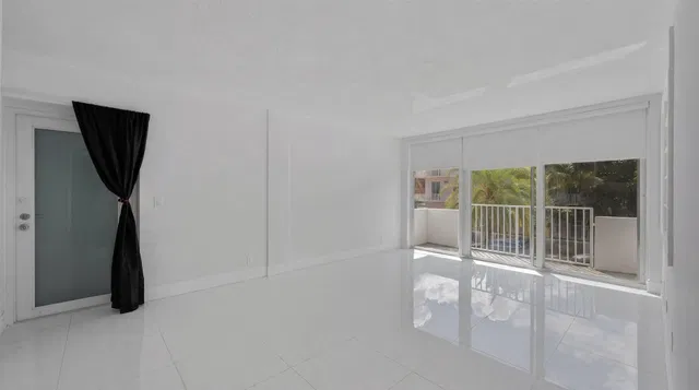 In-Town Palm Beach Unit 2010 photo 19