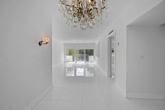 In-Town Palm Beach Unit 2010 photo 22