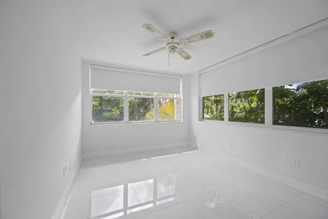 In-Town Palm Beach Unit 2010 photo 25