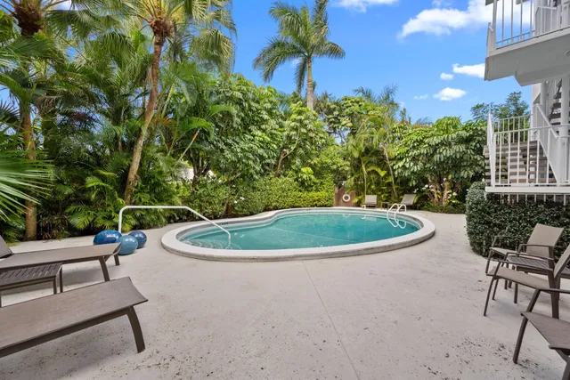 In-Town Palm Beach Unit 2010 photo 31