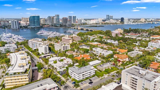 In-Town Palm Beach Unit 2010 photo 33