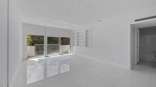 In-Town Palm Beach Unit 2010 photo 38