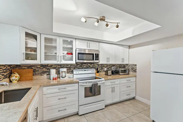 Singer Island Residence photo 9