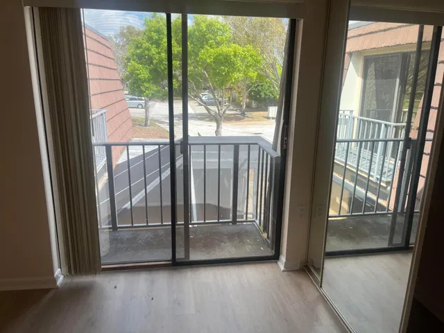 Residence photo 23