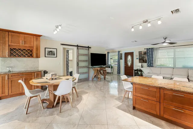  Residence photo 23