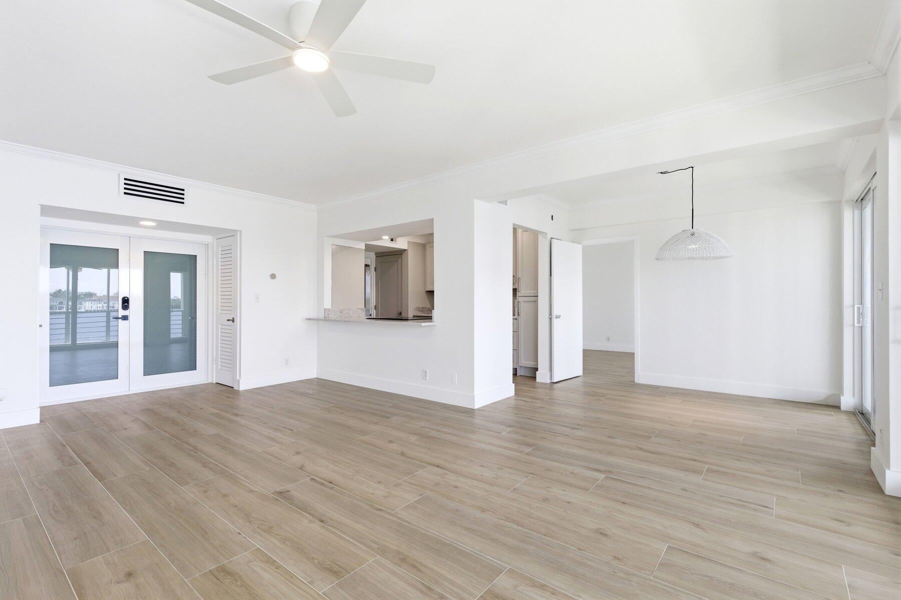  Unit 0240 photo 4
