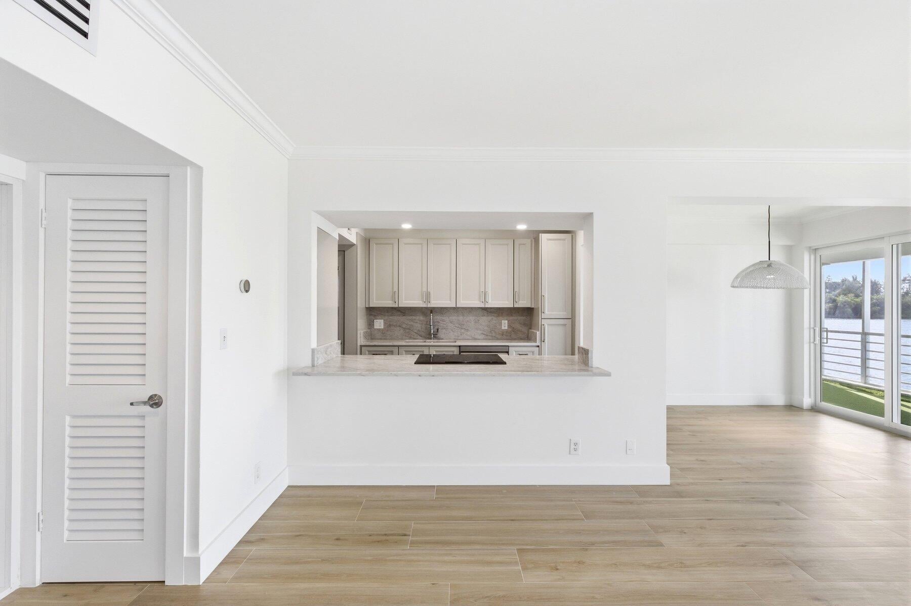  Unit 0240 photo 6