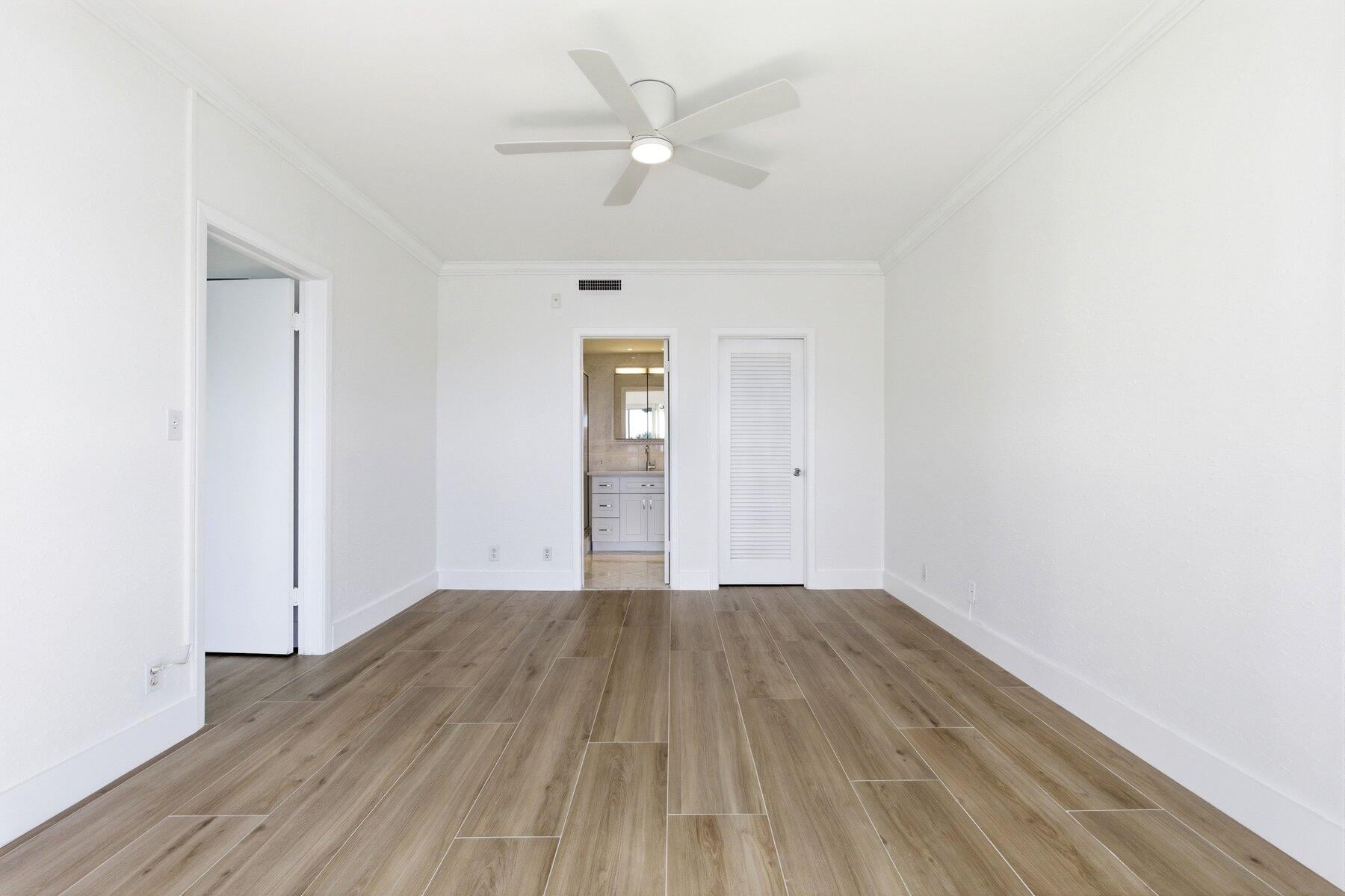  Unit 0240 photo 14