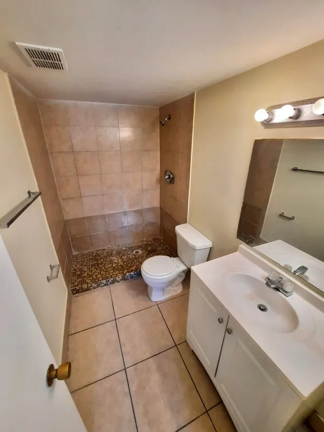  Unit 208 photo 5