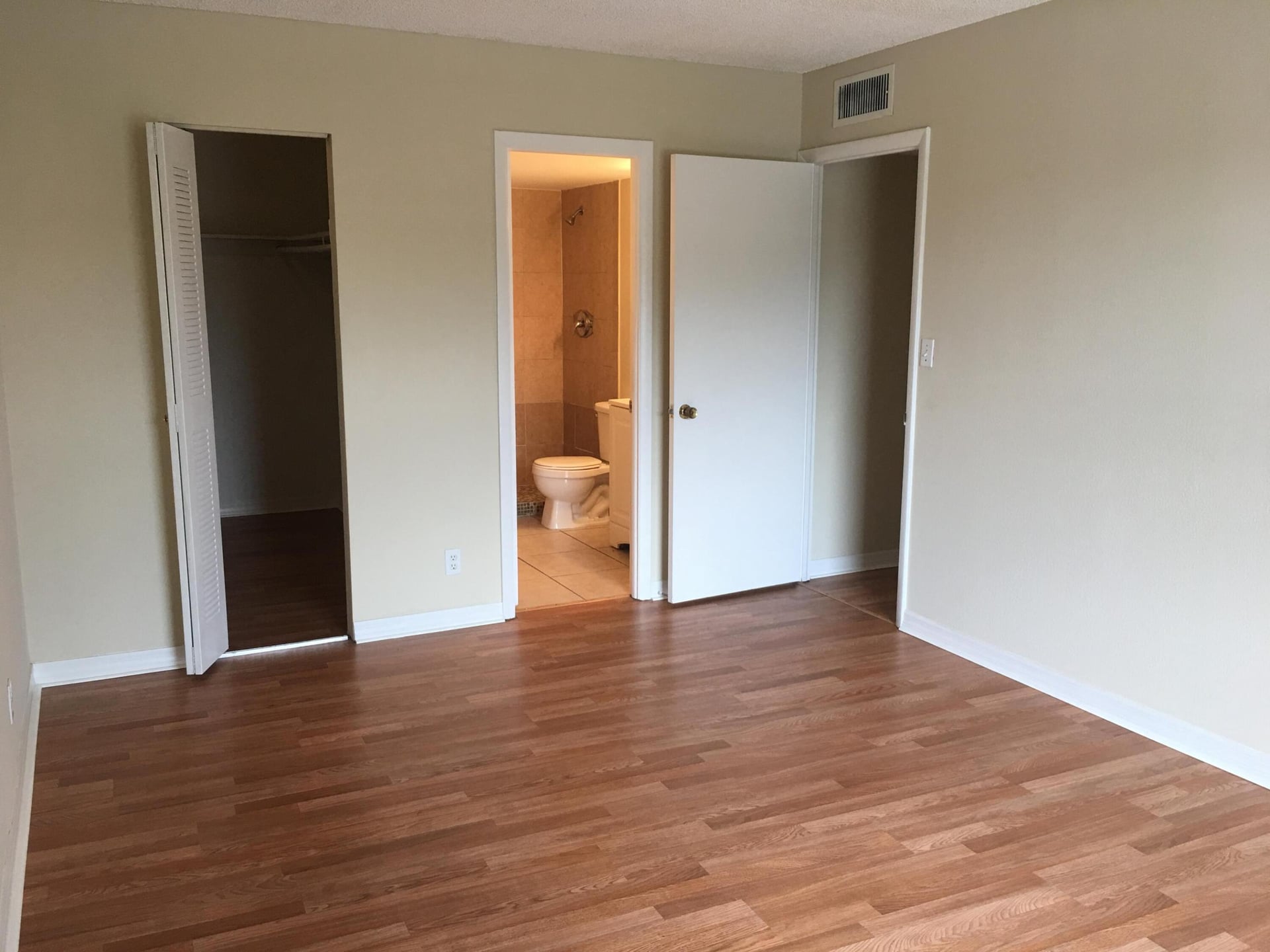  Unit 208 photo 8