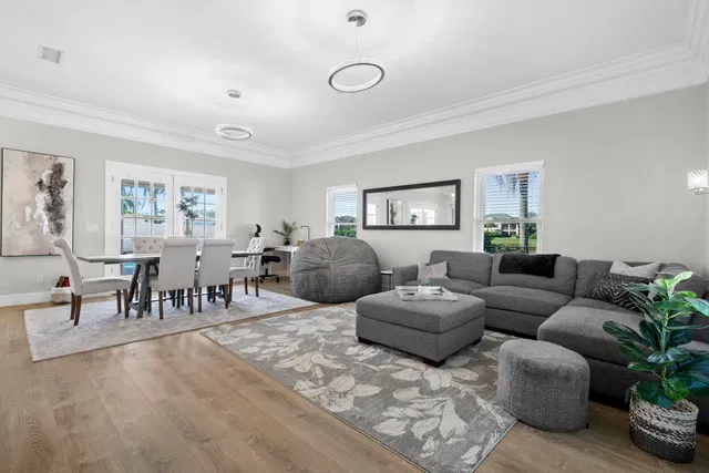 Residence photo 19