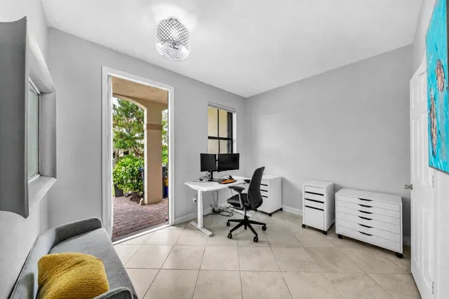  Residence photo 6