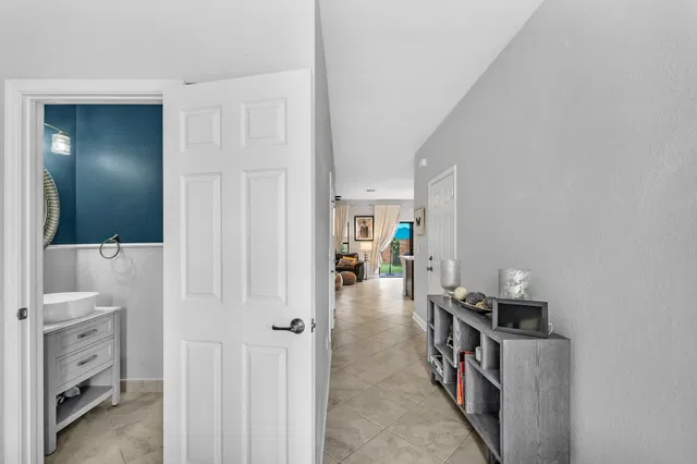  Residence photo 9