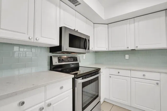 Unit Apt 201 photo 3