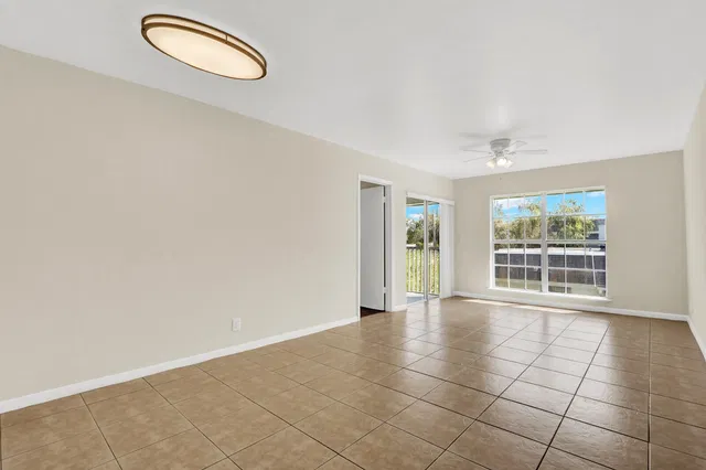 Unit Apt 201 photo 6