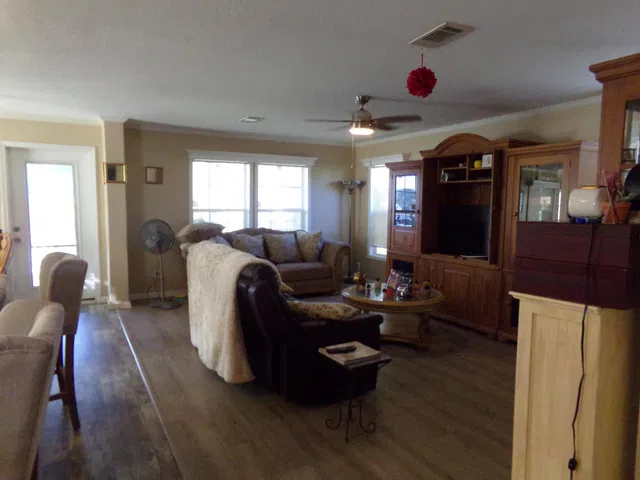 Residence photo 8