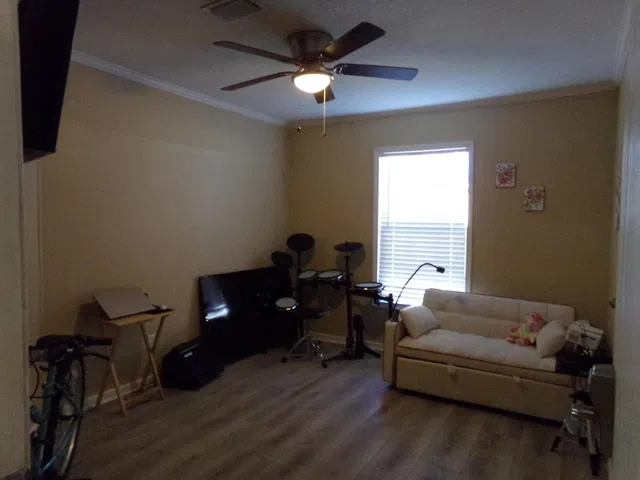 Residence photo 17