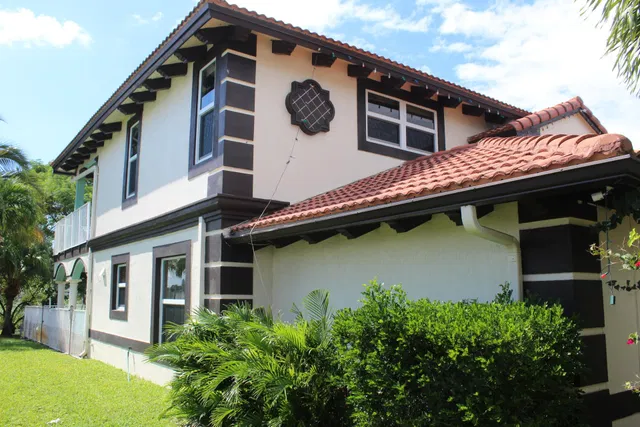 Residence photo 2