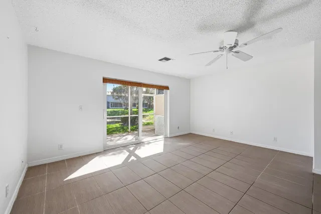  Residence photo 8