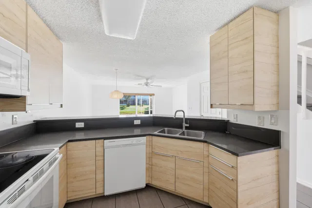  Residence photo 15