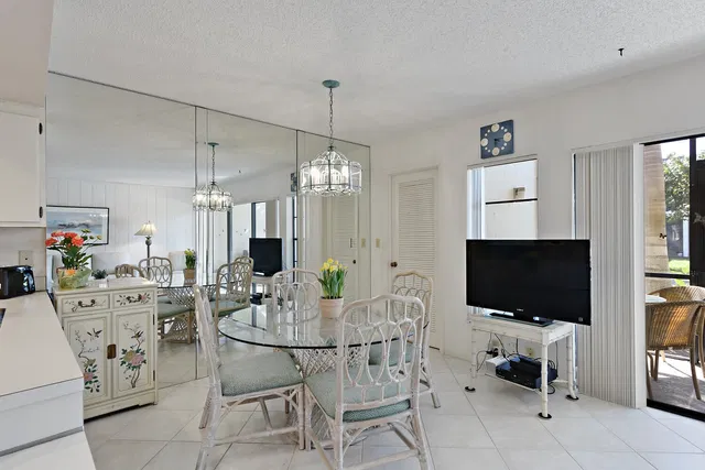 Unit V6-106 photo 15