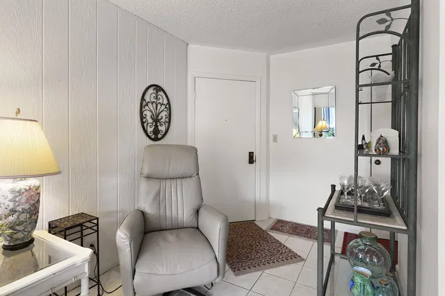 Unit V6-106 photo 17
