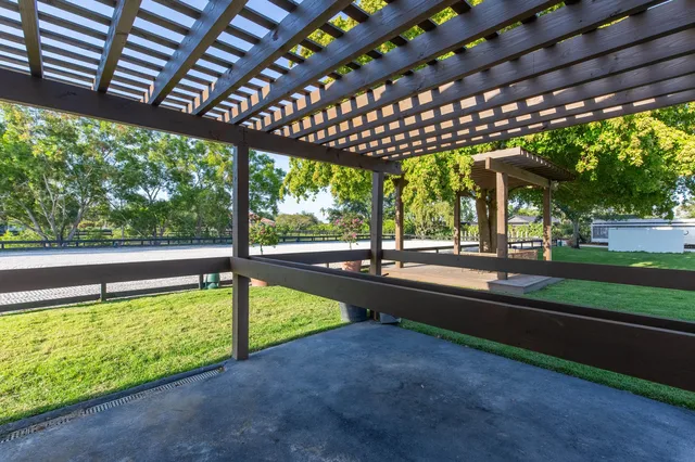 Saddle Trail Park Residence photo 36