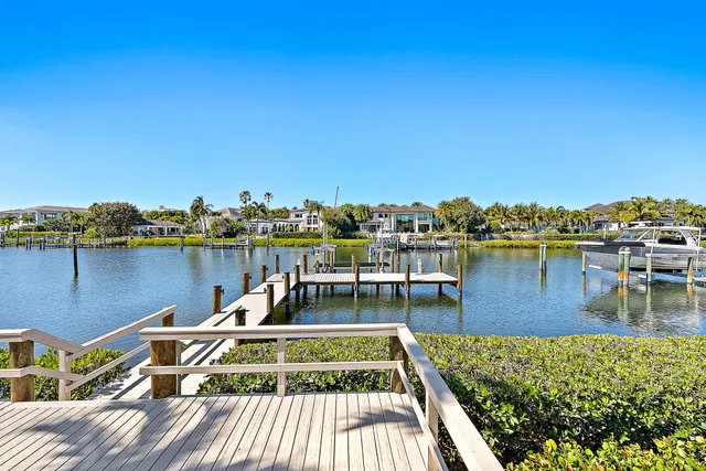 Admirals Cove Residence photo 9