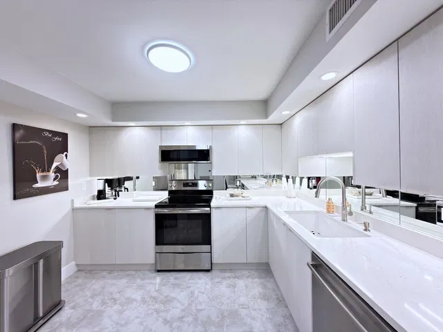 Barclay Condo Unit 316 photo 3