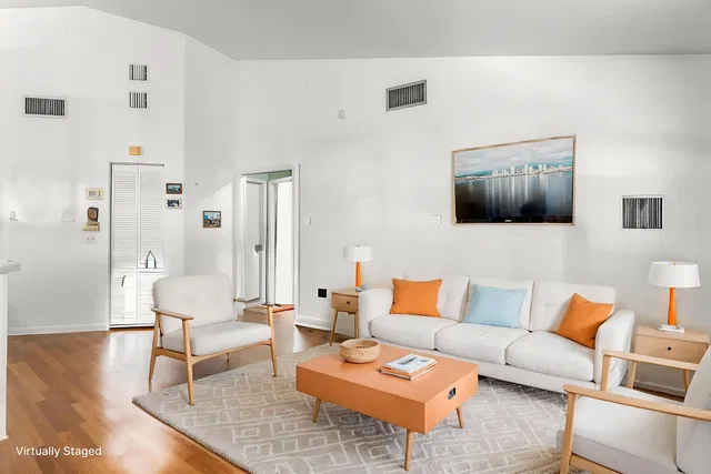 Residence photo 17