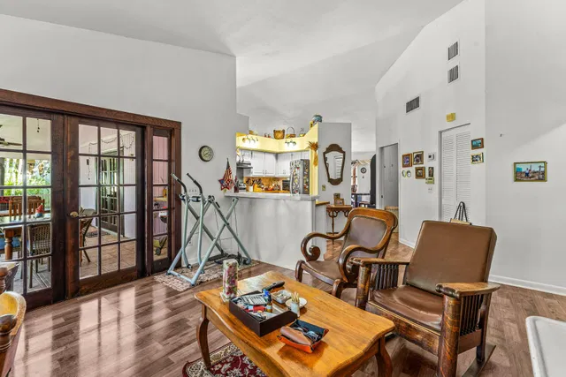 Residence photo 18