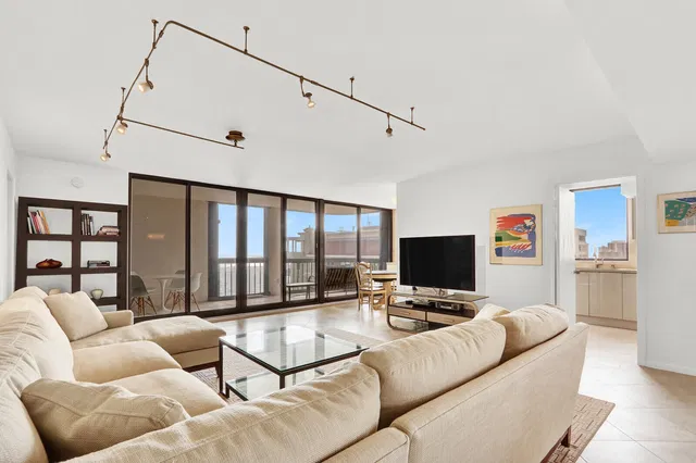 Eastpointe Singer Island Unit 18a photo 7