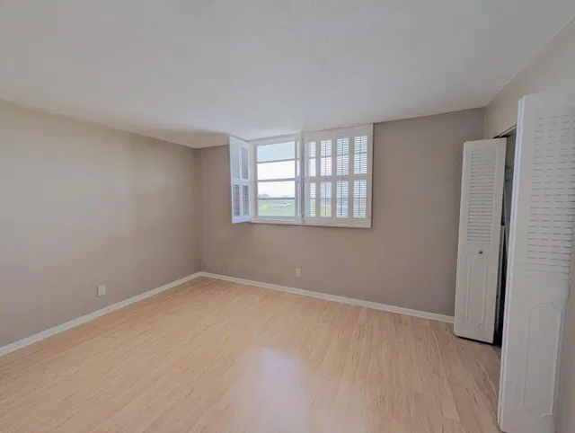 Unit 509 photo 9