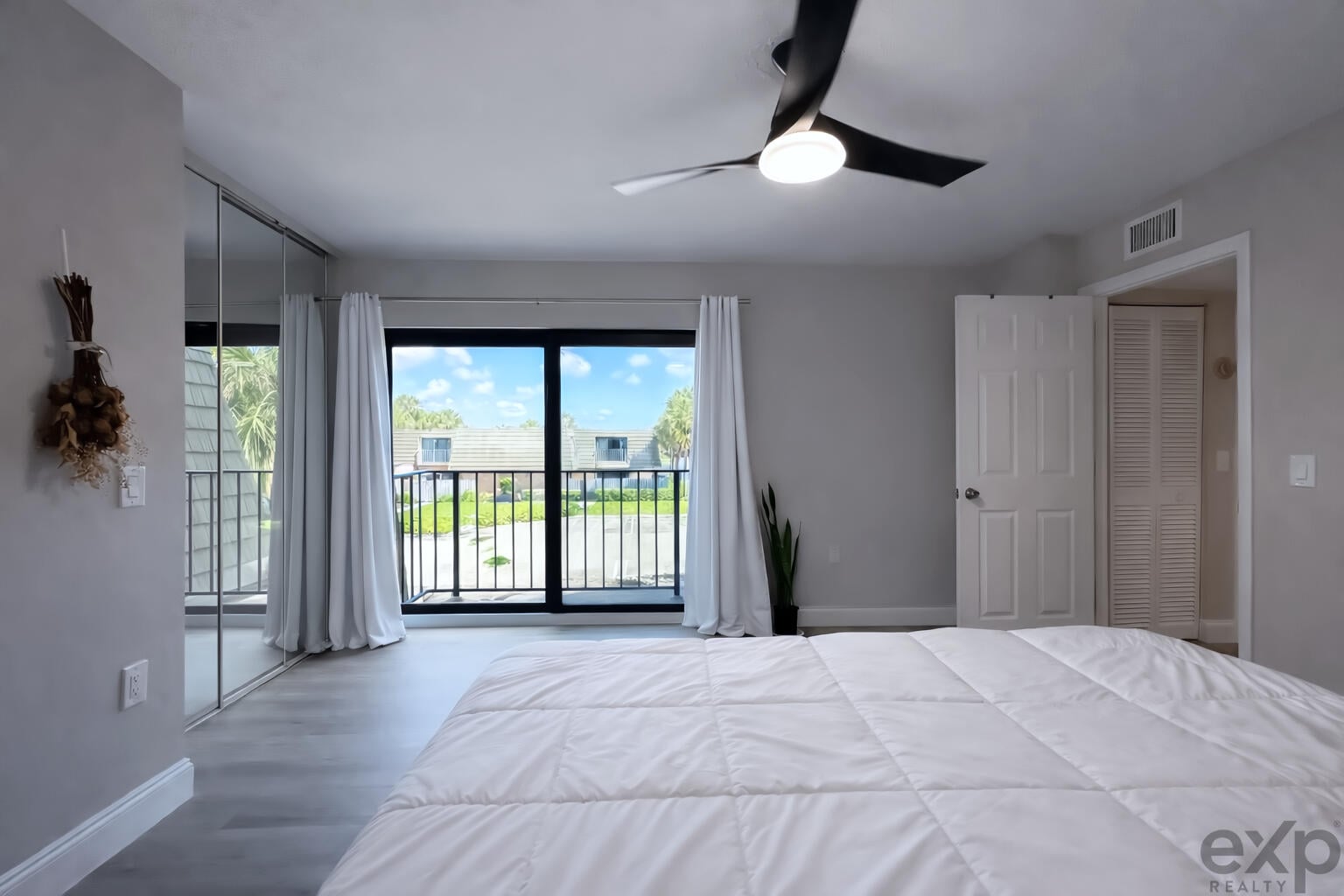  Residence photo 4