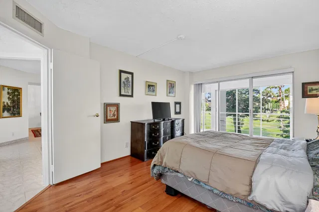 Unit 206 photo 3