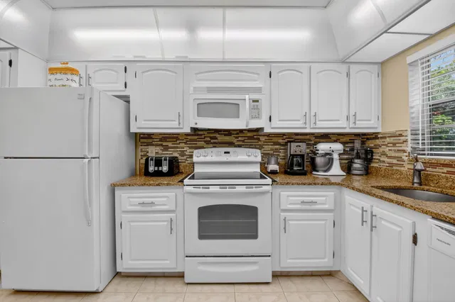 Unit 206 photo 12