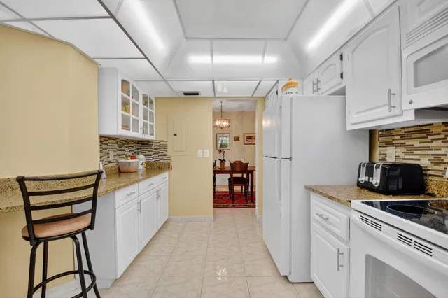 Unit 206 photo 13