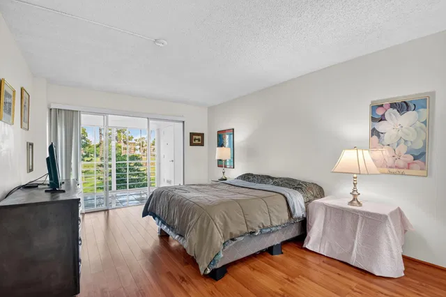 Unit 206 photo 20