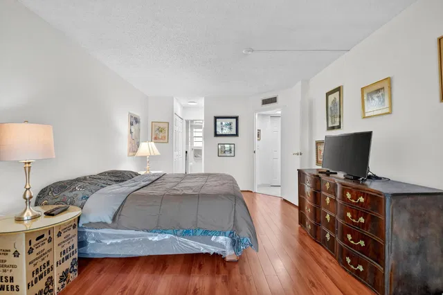 Unit 206 photo 21