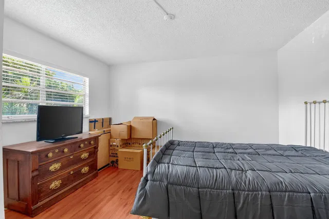 Unit 206 photo 28