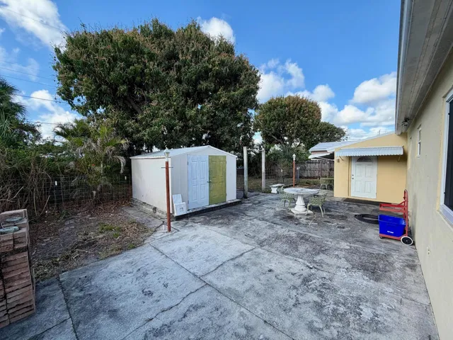 SoSo West Palm Beach Residence photo 17