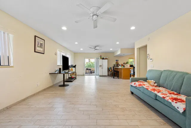 Residence photo 17
