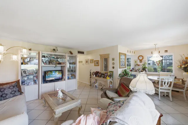 Residence photo 5