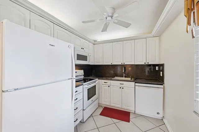 Residence photo 16