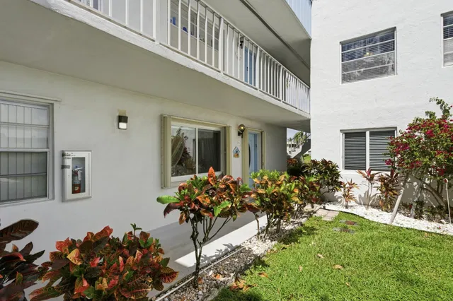 Residence photo 32