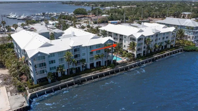 Harborage Yacht Club Unit 205 photo 3