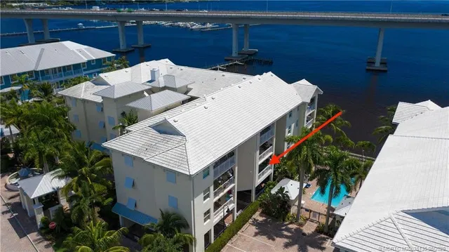 Harborage Yacht Club Unit 205 photo 4