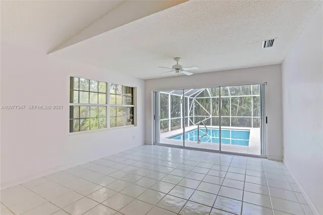 Residence photo 3