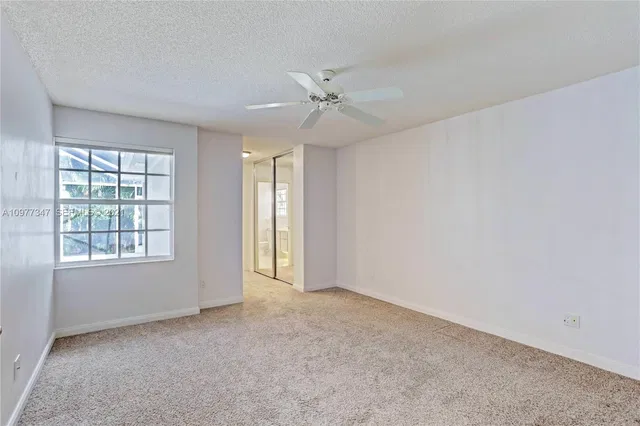 Residence photo 8
